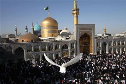 خدا همین حوالی است خدا همین حوالی است