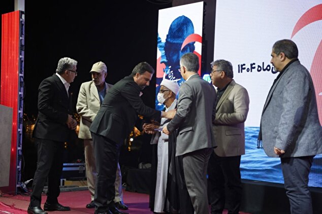 از مختارزاده و خطیب اساتید تئاتر و تعزیه استان بوشهر تجلیل شد