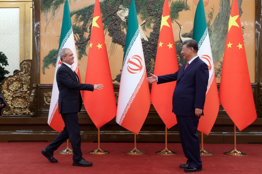 ایران قوی و مصمم و شریک راهبردی چین