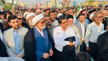 سرپرست سازمان منطقه ویژه پارس در آیین تشییع و خاکسپاری سه شهید دلاور شهرستان دیر شرکت کرد