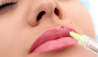 آرایشگرهای آمپول به دستی که پول پارو می‌کنند
