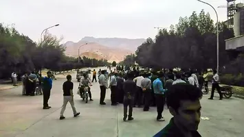 اعتراض کارگران کارخانه سیمان دشتستان
