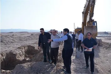 بازدید معاون وزیر نیرو از پروژه نیروگاه خورشیدی 350 مگاواتی ورامین در استان تهران