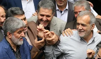 مطهری و پزشکیان در هیات‌رئیسه ماندند