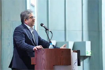 به توازن و پایداری توسعه انرژی خورشیدی تاکید کرد