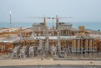 بارگیری نخستین محموله صادراتی پروپان از دومین مخزن LPG فازهای ۲۲ تا ۲۴