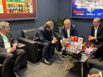 مدیران‌عامل هلدینگ صباانرژی و شرکت نفت مسجدسلیمان از غرفه 