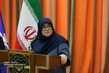 کارکنان مناطق عملیاتی و پالایشگاه‌های نفت و گاز عزت ما حفظ کرده‌اند