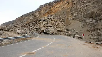 محور عسلویه – سیراف بازگشایی شد