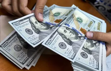 دلار سهمیه‌ای چقدر از بازار آزاد ارزان‌تر است؟