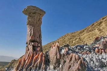 عروس نمکی با همت طبیعت‌دوستان پاکسازی شد