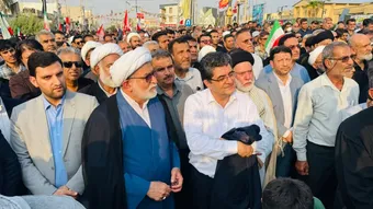 سرپرست سازمان منطقه ویژه پارس در آیین تشییع و خاکسپاری سه شهید دلاور شهرستان دیر شرکت کرد