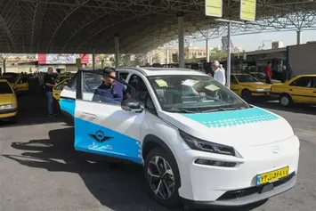 ثبت‌نام 1400 متقاضی تاکسی برقی